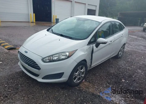 2015 Ford Fiesta Se z USA, uszkodzony, nr VIN 3FADP4BJ0FM130138